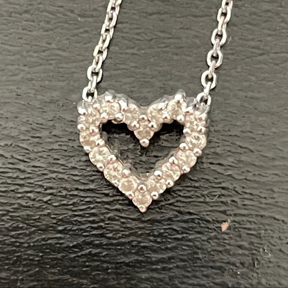 Diamond and sterling silver heart pendant - Picture 4 of 5